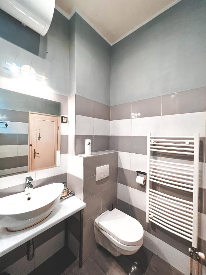 White Owl Hostelベオグラード エクステリア 写真
